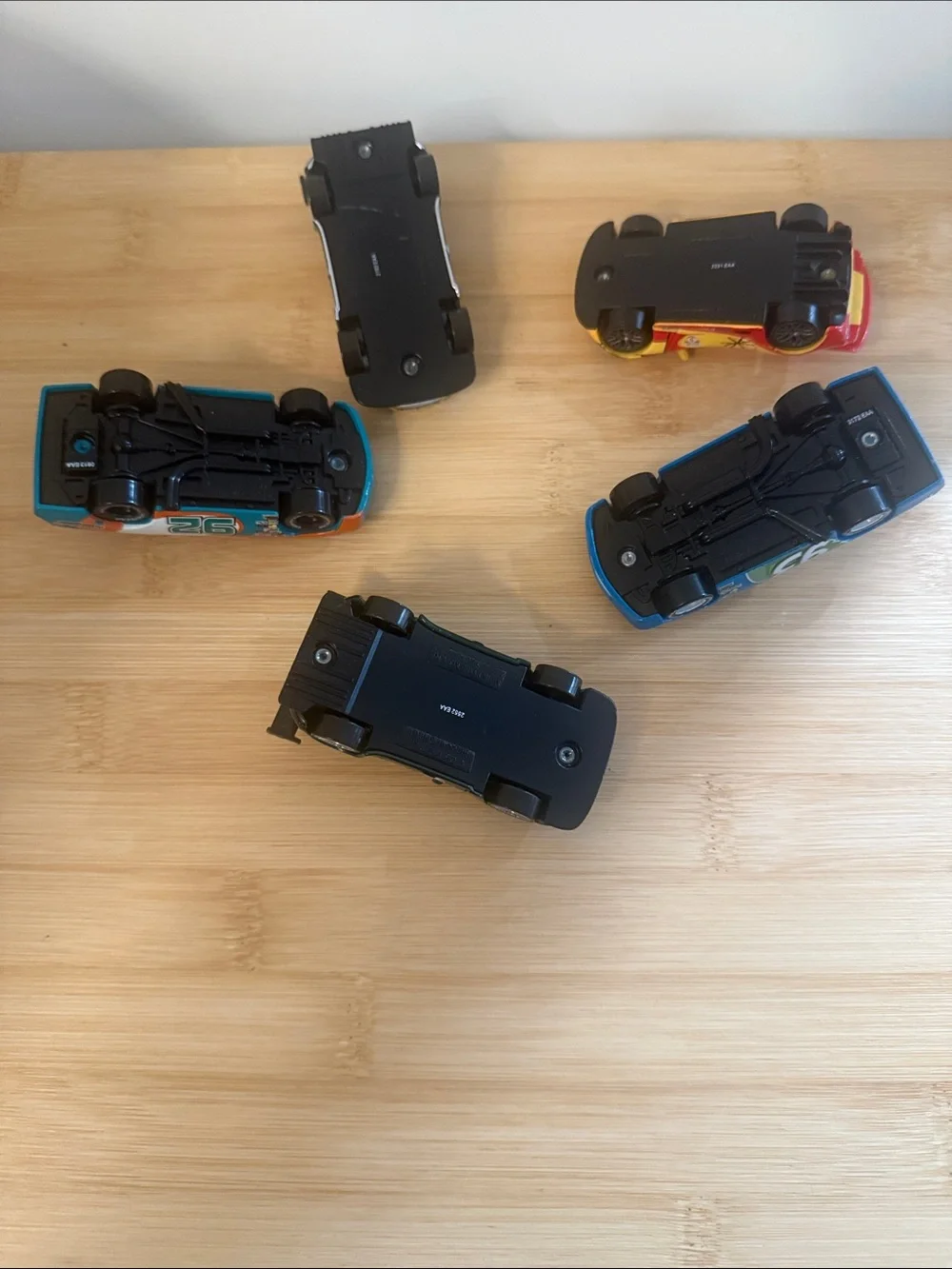 5 Disney Cars Die-Cast Race 1:55 scale